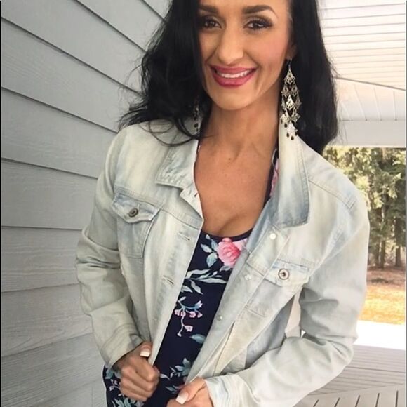 Wallflower Oversized denim jacket light wash - Picture 4 of 9